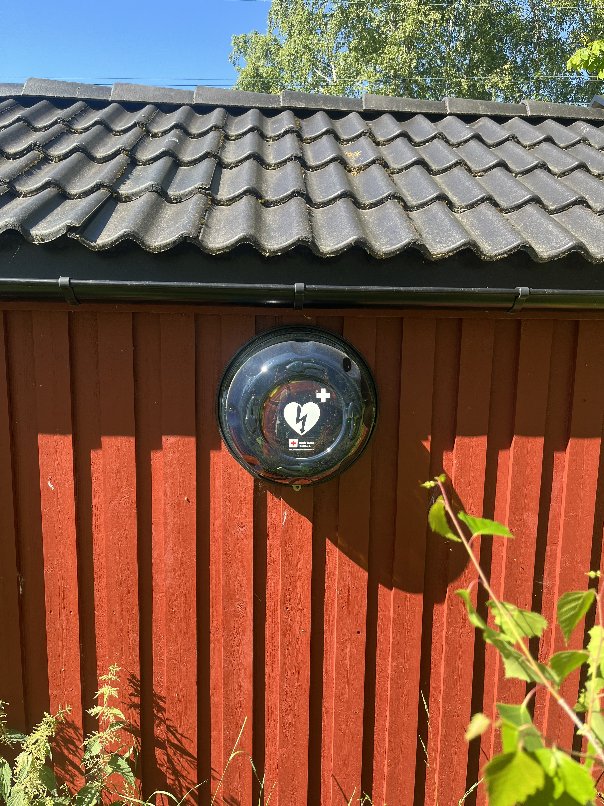 Hjertestarter på veggen